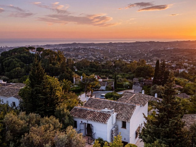 4 Bedrooms Villa in Mijas