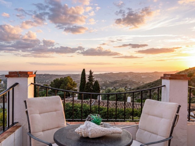 4 Bedrooms Villa in Mijas
