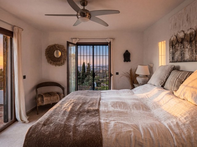 4 Bedrooms Villa in Mijas
