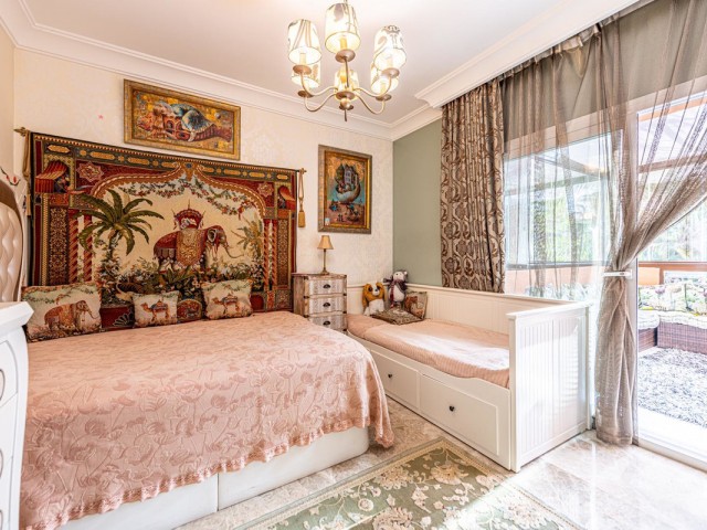 Apartamento con 2 Dormitorios  en Nueva Andalucía