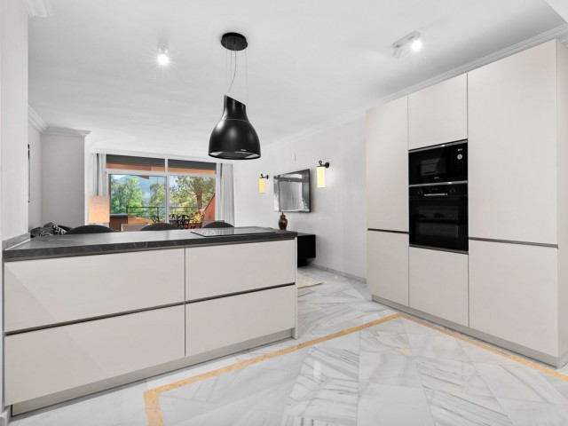 Apartamento con 3 Dormitorios  en Nueva Andalucía