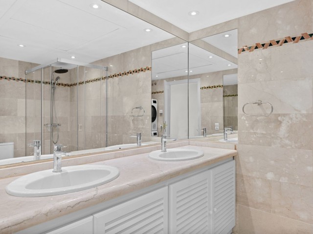 Apartamento con 3 Dormitorios  en Nueva Andalucía
