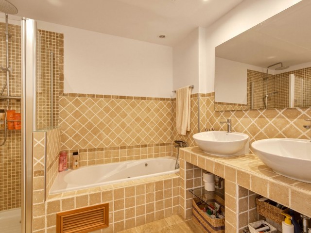 Maison mitoyenne avec 3 Chambres  à Estepona