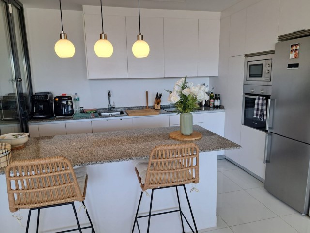 Apartamento con 3 Dormitorios  en Benahavís