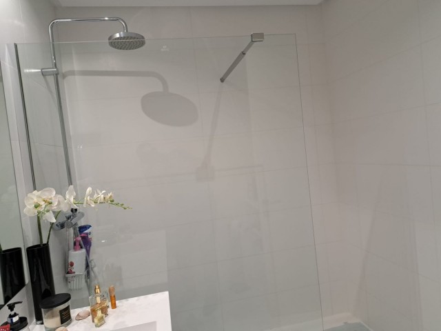 Apartamento con 3 Dormitorios  en Benahavís
