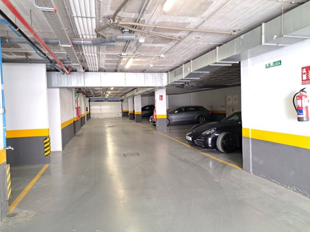 Apartamento con 3 Dormitorios  en Benahavís