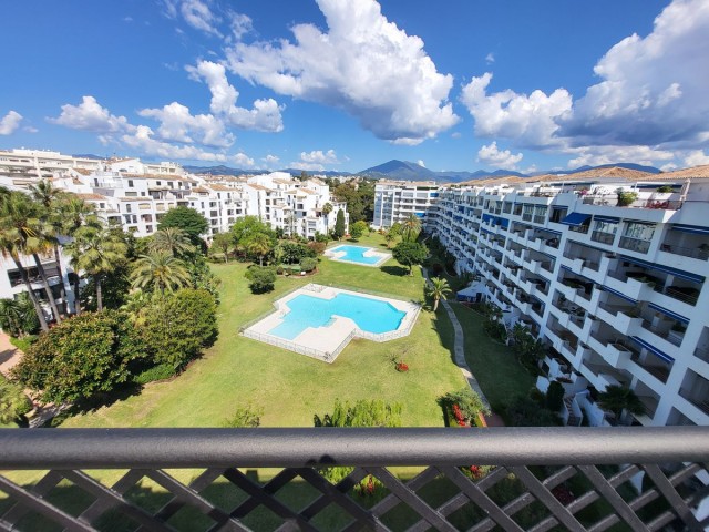 4 Bedrooms Apartment in Puerto Banús