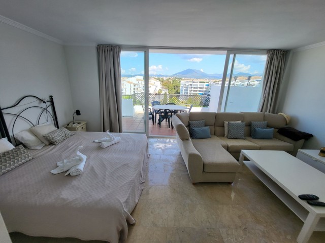 4 Bedrooms Apartment in Puerto Banús