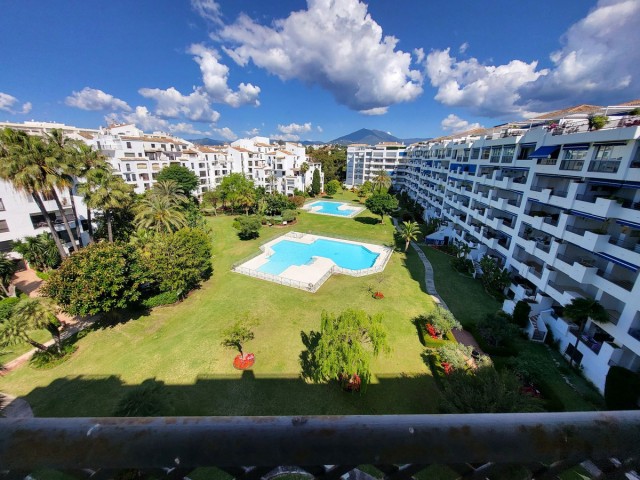 4 Bedrooms Apartment in Puerto Banús