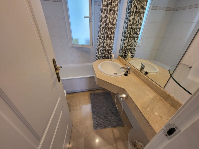 4 Bedrooms Apartment in Puerto Banús