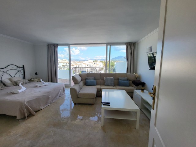 4 Bedrooms Apartment in Puerto Banús