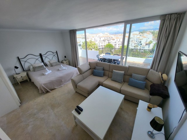 4 Bedrooms Apartment in Puerto Banús