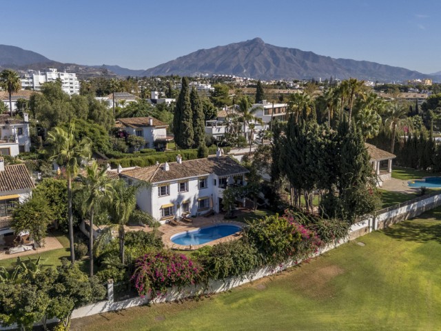 4 Bedrooms Villa in Guadalmina Alta