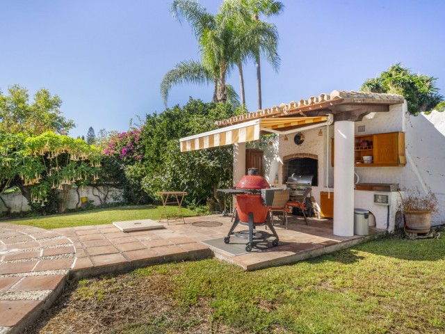 4 Bedrooms Villa in Guadalmina Alta
