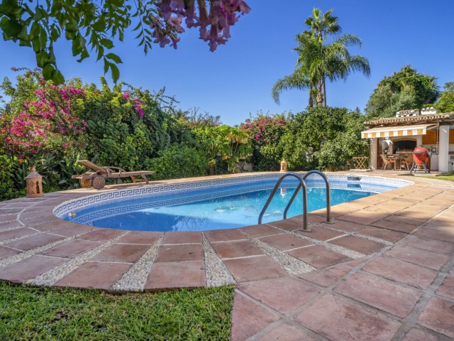 4 Bedrooms Villa in Guadalmina Alta