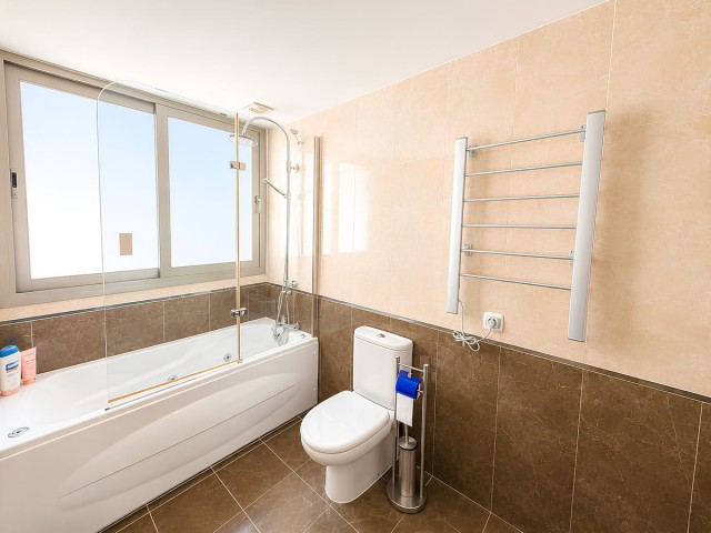 5 Bedrooms Apartment in La Cala de Mijas