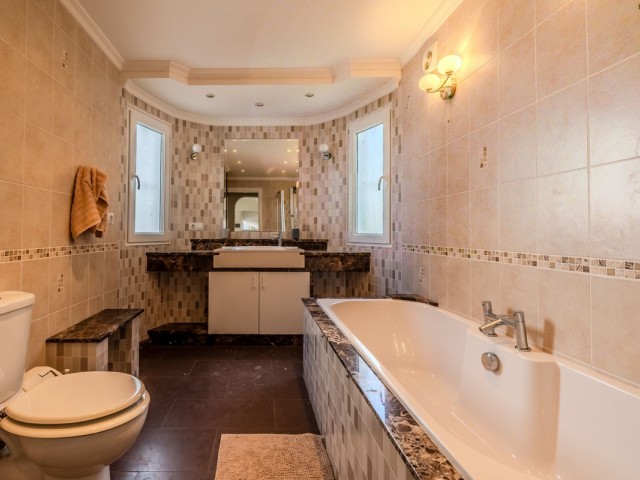 6 Schlafzimmer Villa in El Faro