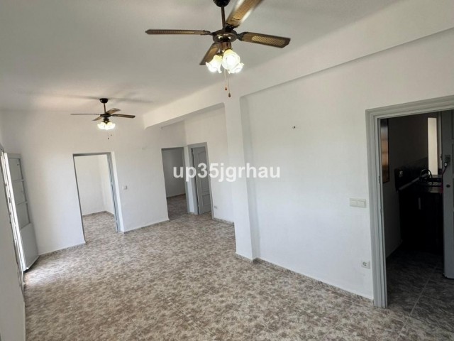 3 Bedrooms Apartment in Estepona