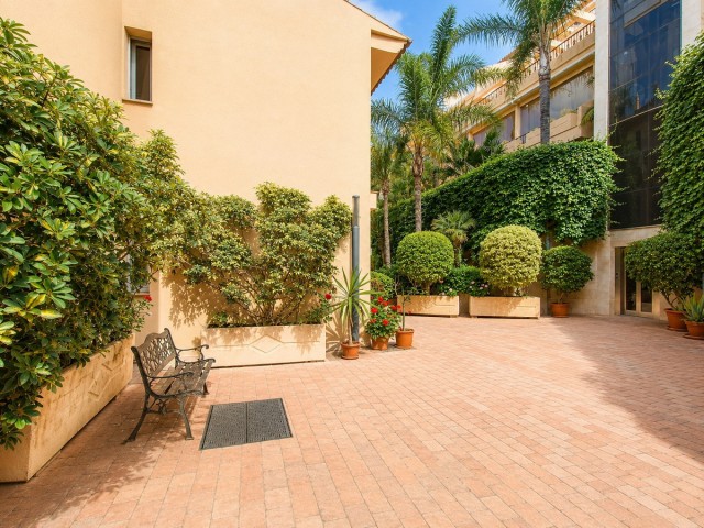 Apartamento con 2 Dormitorios  en Nueva Andalucía