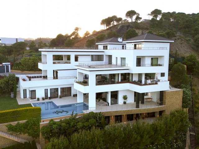 12 Bedrooms Villa in Benahavís