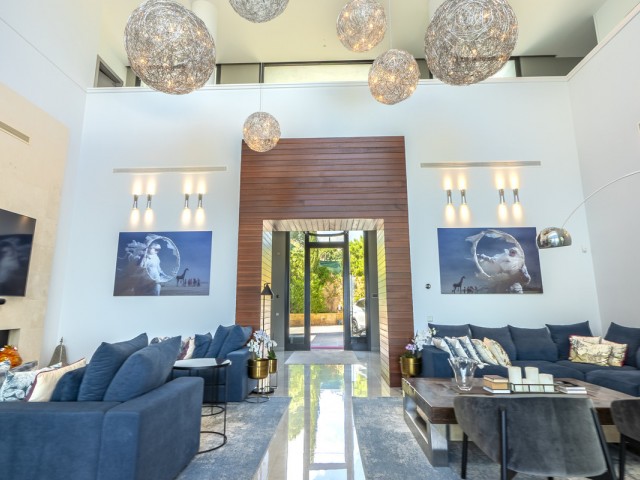 12 Bedrooms Villa in Benahavís