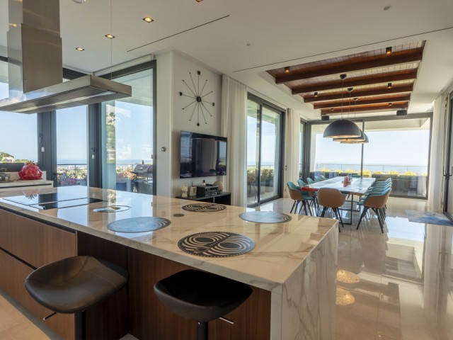 12 Bedrooms Villa in Benahavís