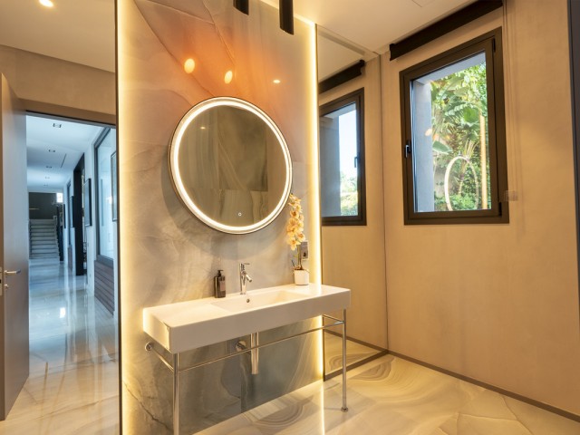12 Bedrooms Villa in Benahavís