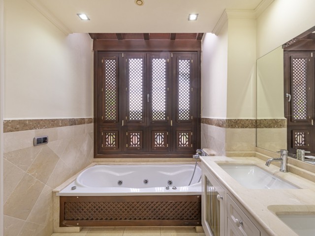 4 Bedrooms Townhouse in The Golden Mile