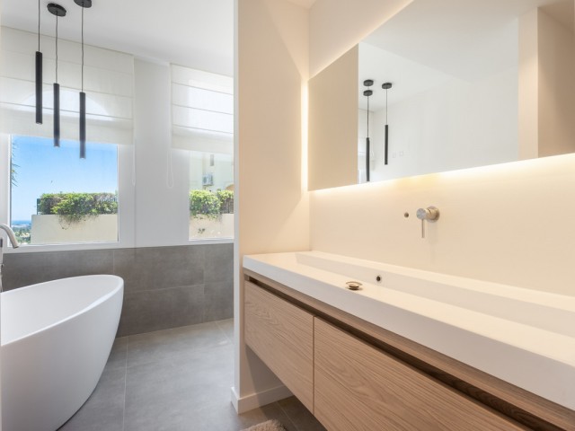 Apartamento con 3 Dormitorios  en Benahavís