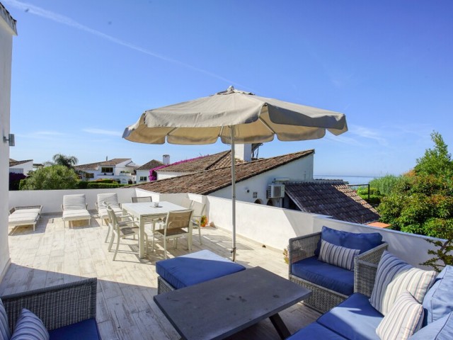 2 Bedrooms Villa in Estepona