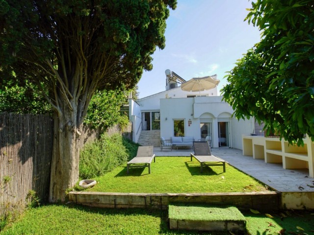 2 Bedrooms Villa in Estepona