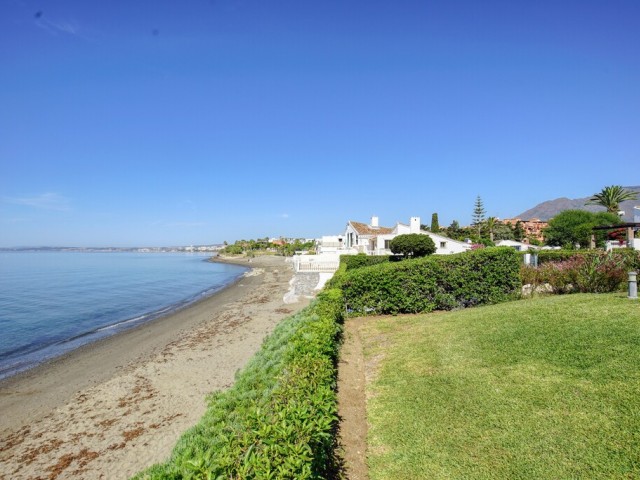 2 Bedrooms Villa in Estepona
