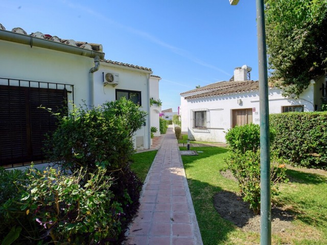 2 Bedrooms Villa in Estepona