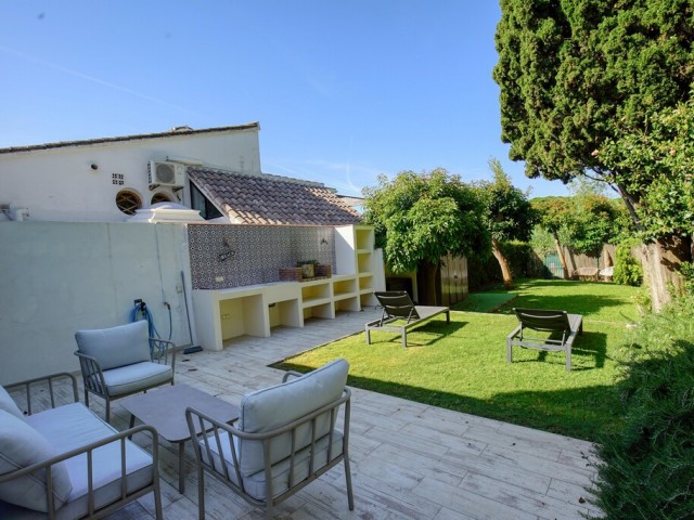 2 Bedrooms Villa in Estepona