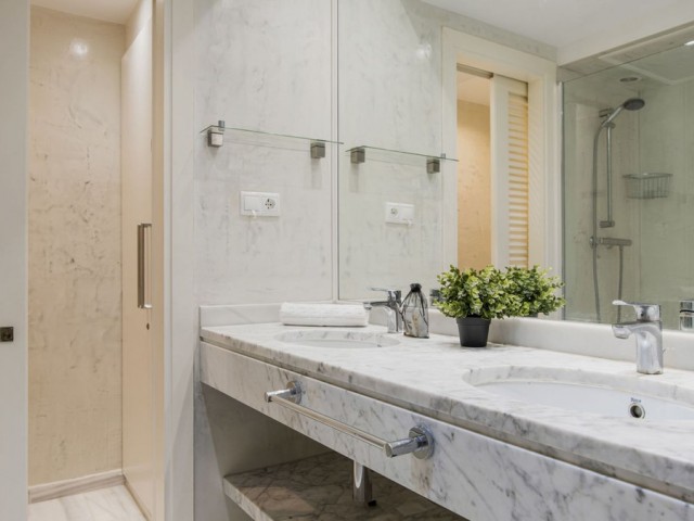 2 Bedrooms Apartment in Puerto Banús