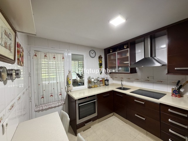 4 Bedrooms Apartment in Estepona