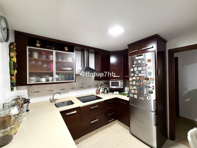 4 Bedrooms Apartment in Estepona