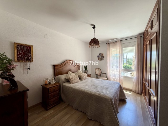 4 Bedrooms Apartment in Estepona