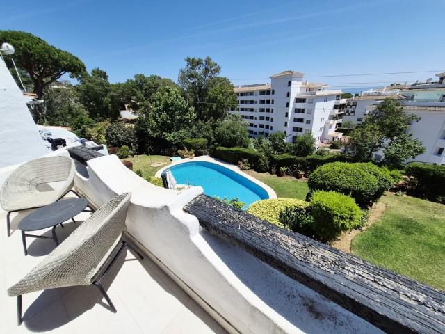 2 Bedrooms Townhouse in Calahonda