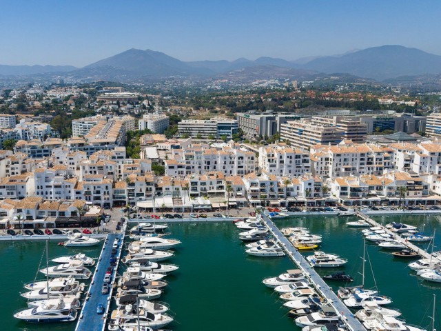 2 Bedrooms Apartment in Puerto Banús