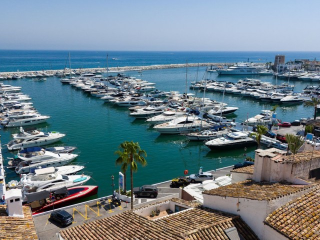 2 Bedrooms Apartment in Puerto Banús