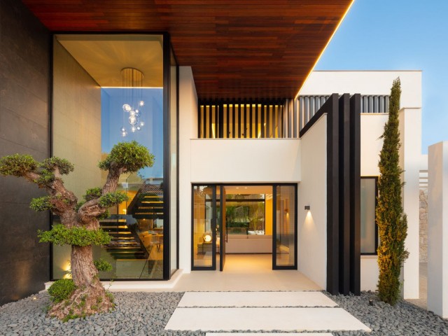 5 Bedrooms Villa in Marbella