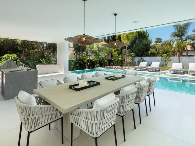 5 Bedrooms Villa in Marbella