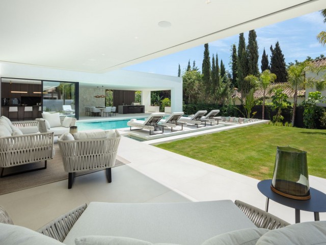 5 Bedrooms Villa in Marbella