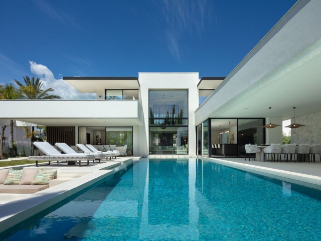 5 Bedrooms Villa in Marbella
