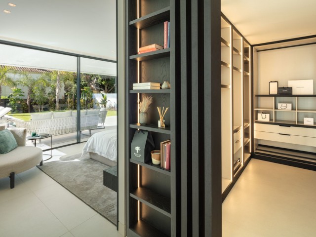 5 Bedrooms Villa in Marbella