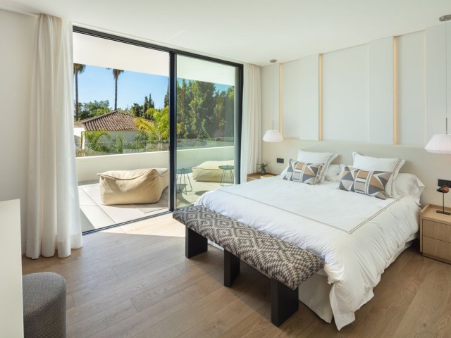 5 Bedrooms Villa in Marbella
