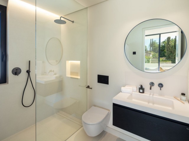 5 Bedrooms Villa in Marbella
