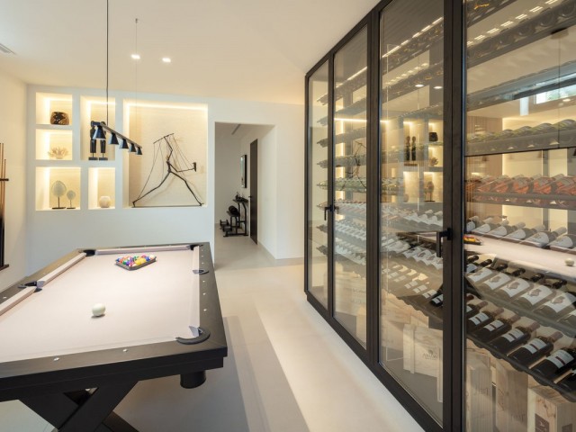 5 Bedrooms Villa in Marbella