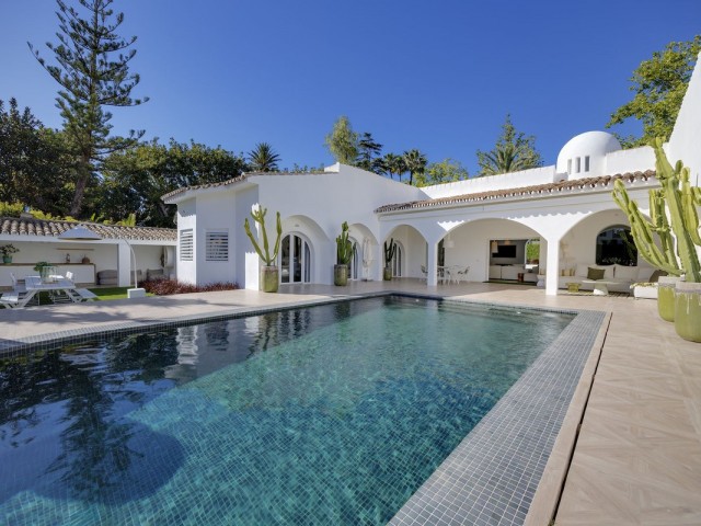 5 Bedrooms Villa in Guadalmina Alta